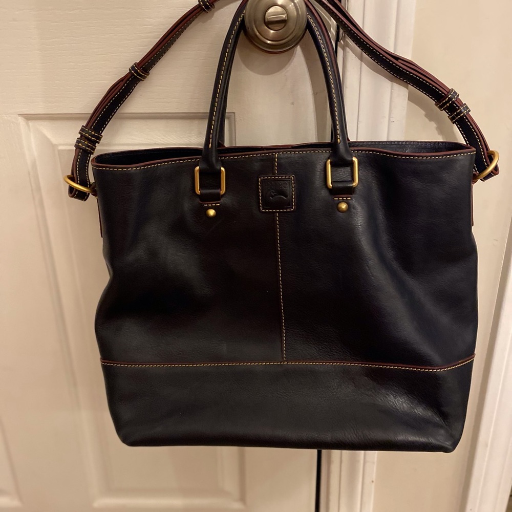 Dooney & Bourke large navy leather Barlow bag
